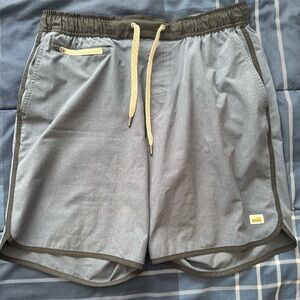 Vuori shorts 7” inseam